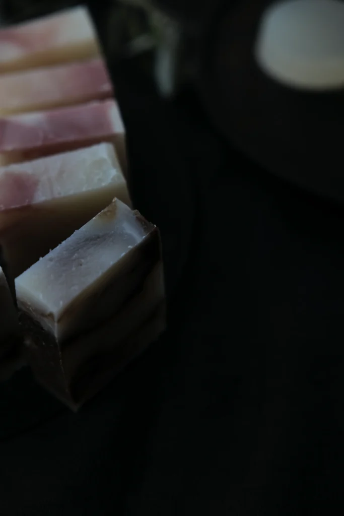 並べられたたくさんのマルセイユ石鹸